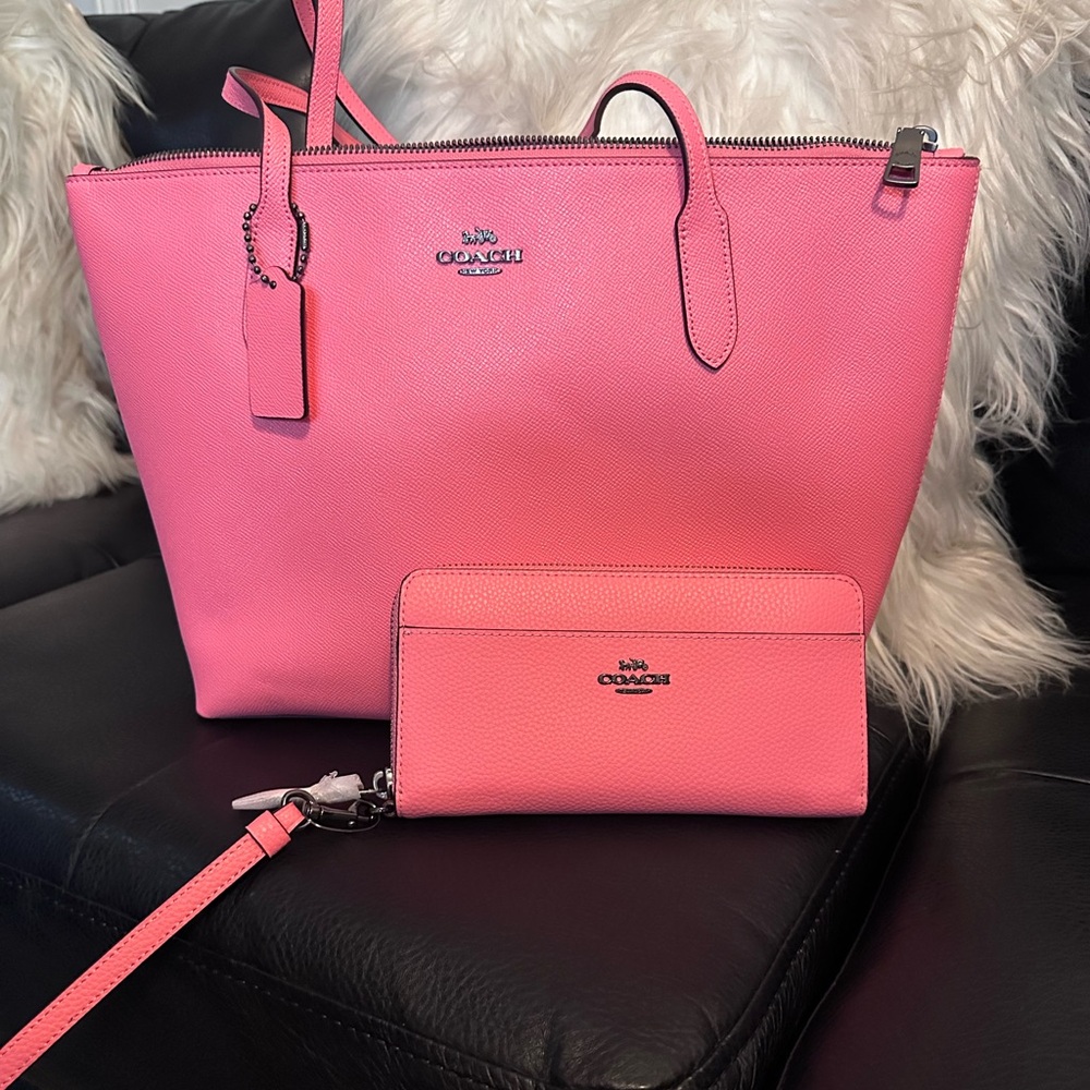 COACH- PINK LEMONADE TOTE AND WALLET